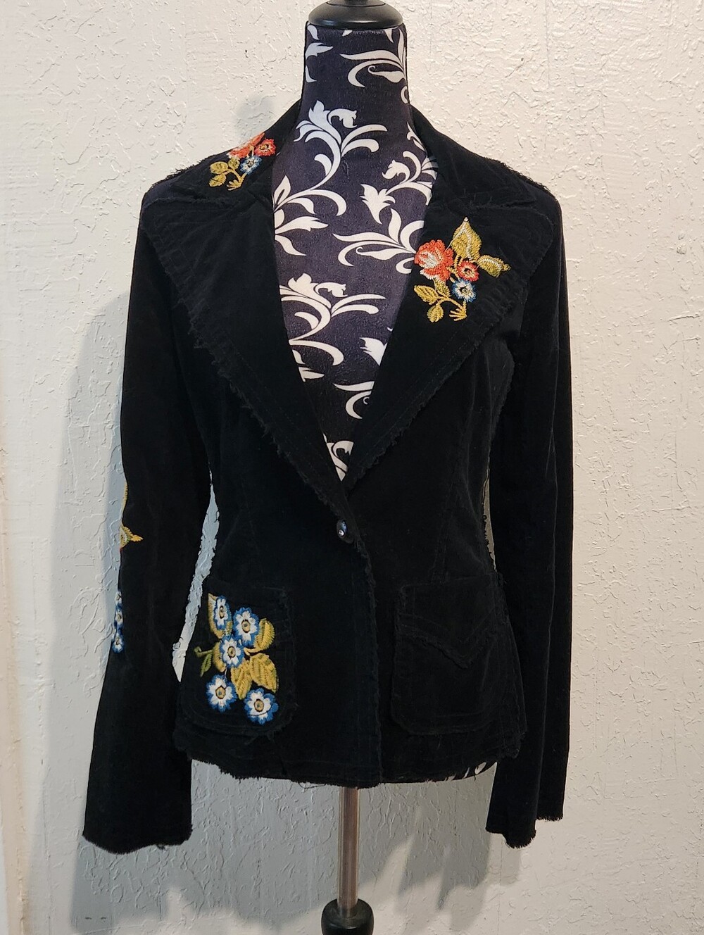 JOHNNY WAS Los Angeles Black Embroidered Stretch Cord Jacket Sz Small LIKE NEW